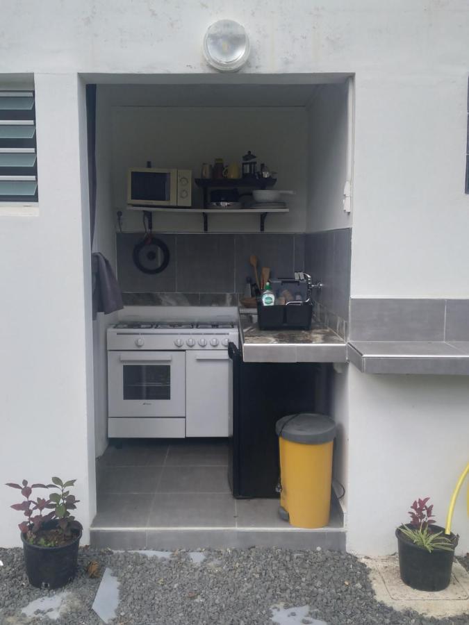 Chambre avec cuisine, SDB&WC semi-privatifs Les Abymes Extérieur photo