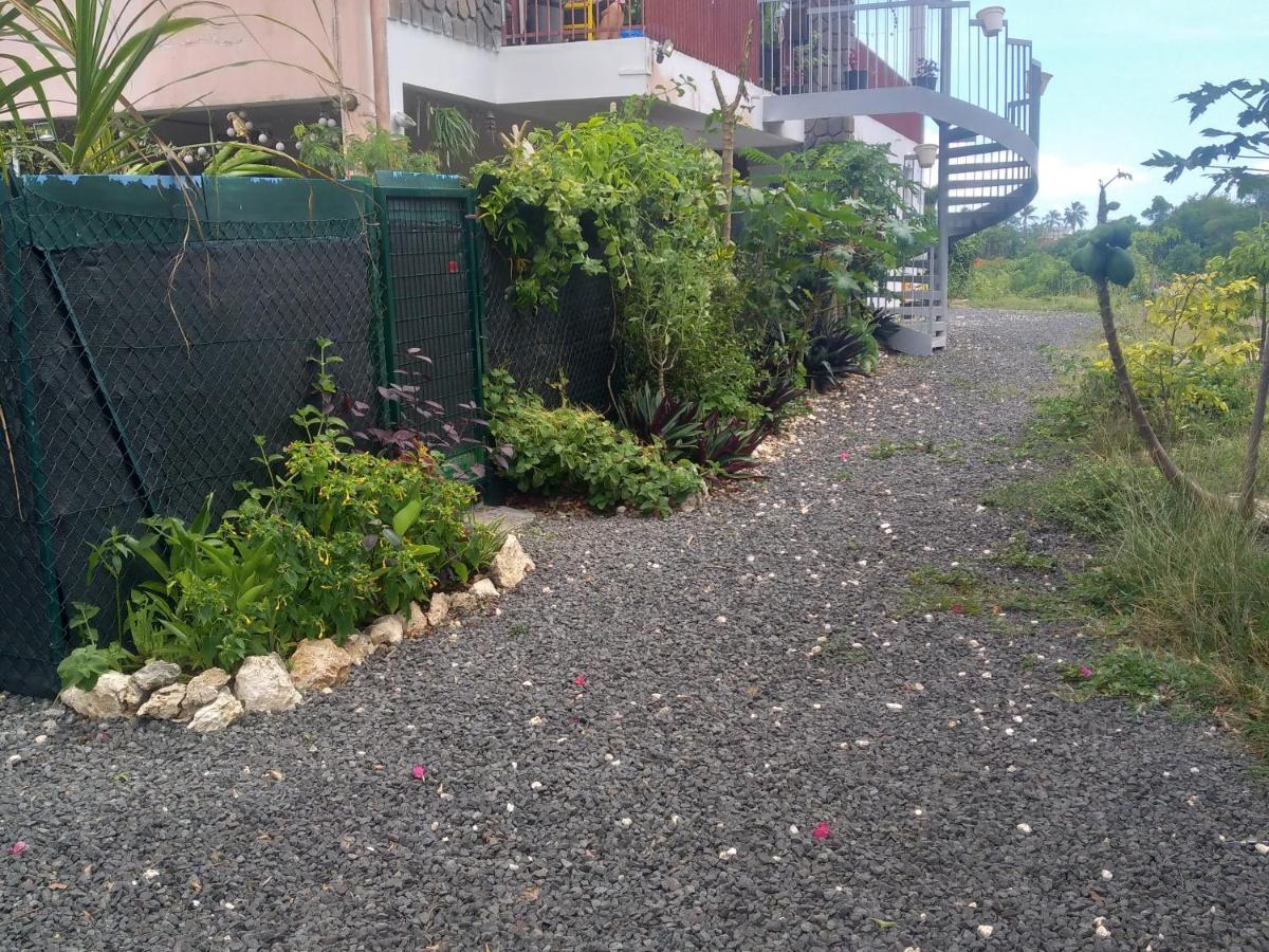 Chambre avec cuisine, SDB&WC semi-privatifs Les Abymes Extérieur photo